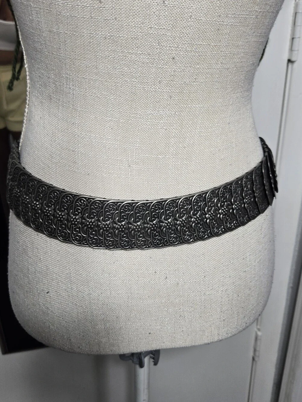 Women's Vintage Stretchy Band Pewter Belt Fits Medium To A Large Or XL